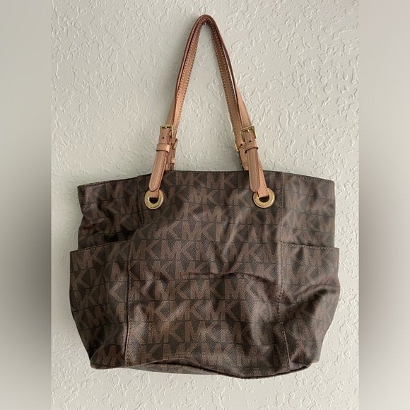 Michael kors purse - Picture 2 of 13